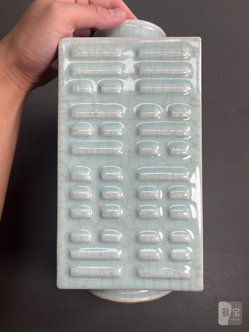 清同治  粉青釉模印八卦纹琮式瓶 - 图6